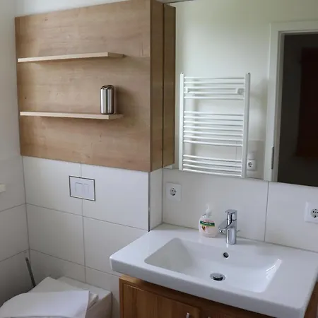 Apartment Die Haffhaeuser Ferienwohnung Ii Garz (Usedom)
